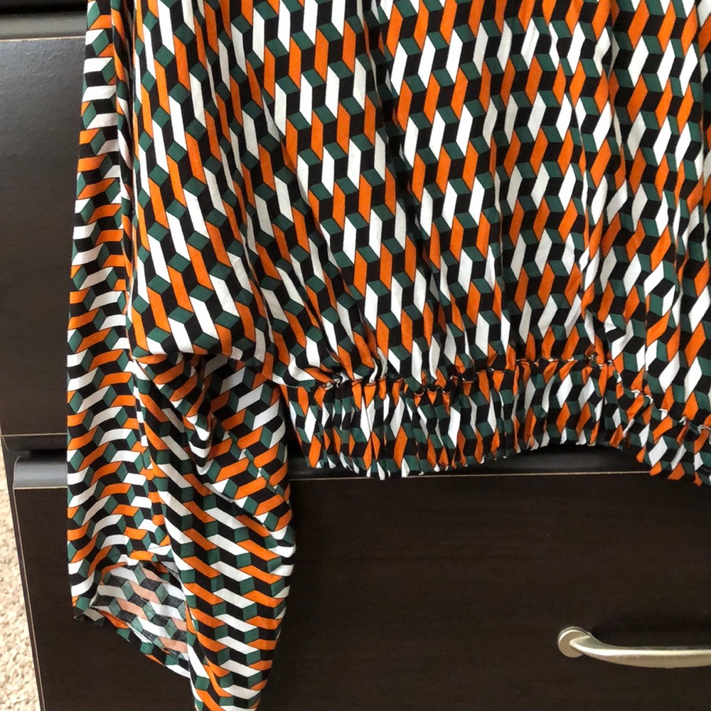 Geometric Pattern Top - Picture 3 of 3